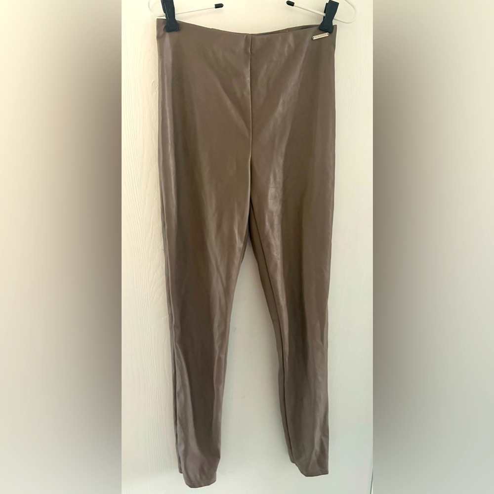 Fabletics Leggings Grayish Tan Faux Leather Stretch Workout Pants SzM VEGAN NWOT
